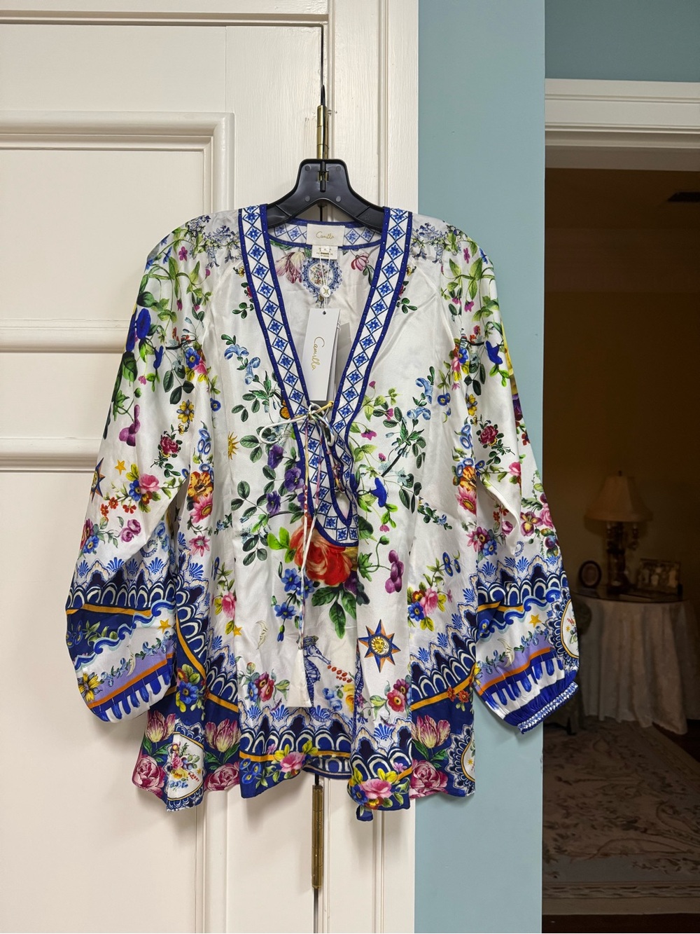 Camilla White Tiles Darls Floral V-Neck Tunic size M.  NWT